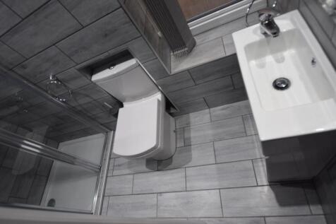 Separate Shower/WC R