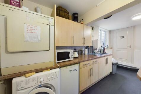 Kitchen: