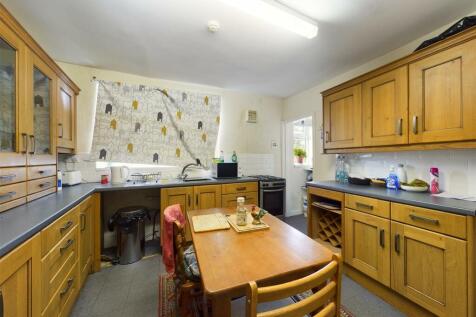 Kitchen: