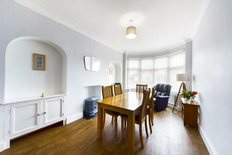 Dining room: