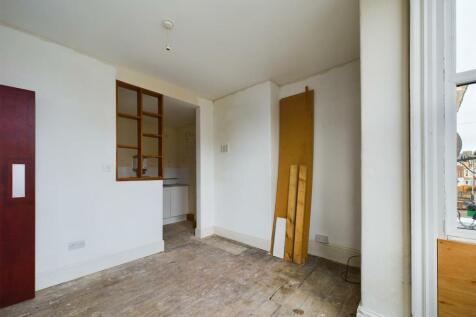 CAM02775G0-PR0253-STILL007.jpg