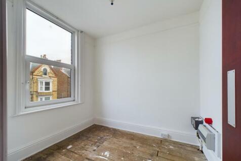 CAM02775G0-PR0253-STILL009.jpg