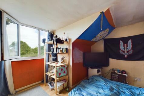 Bedroom: