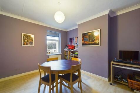 Dining room: