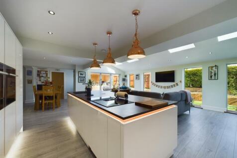 Kitchen: