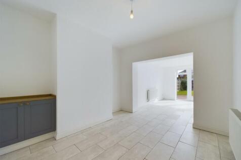 Dining room: