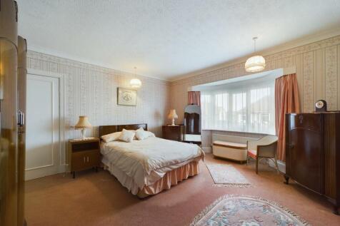 Bedroom:
