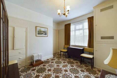 Dining room: