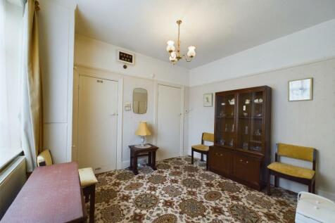 Dining room: