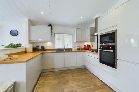 Kitchen: