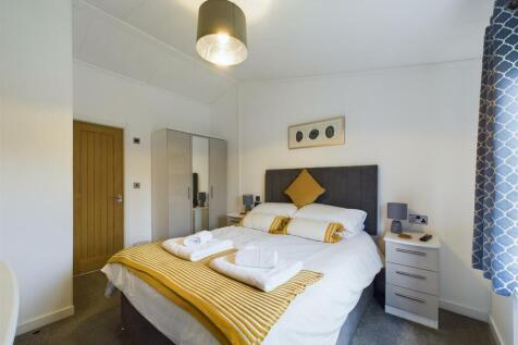 Bedroom:
