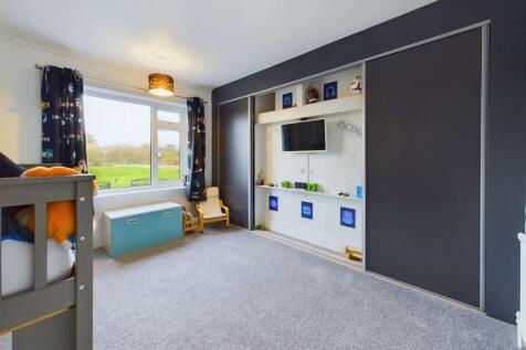 Bedroom: