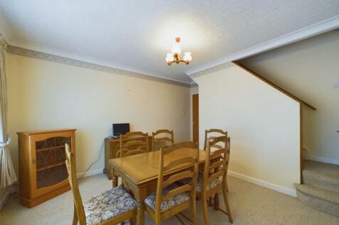 Dining room: