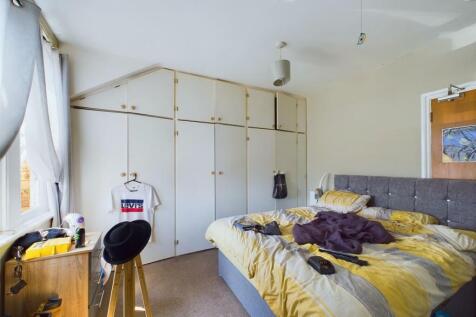 Bedroom: