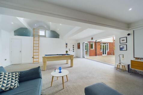 Living Room: