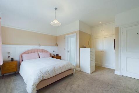 Bedroom: