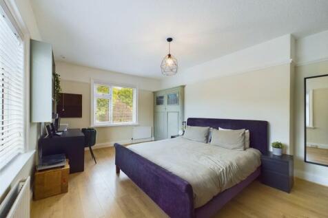 Bedroom: