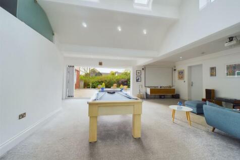 Living Room: