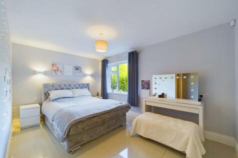 Bedroom: