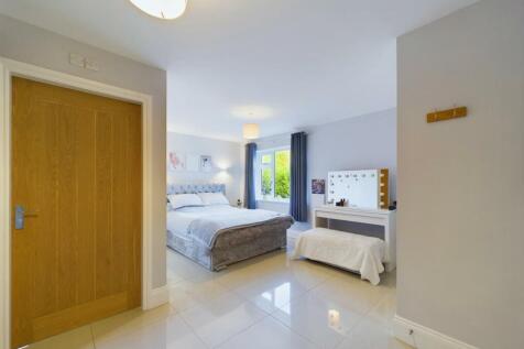 Bedroom: