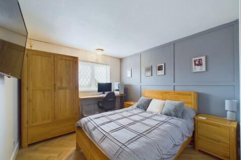 Bedroom: