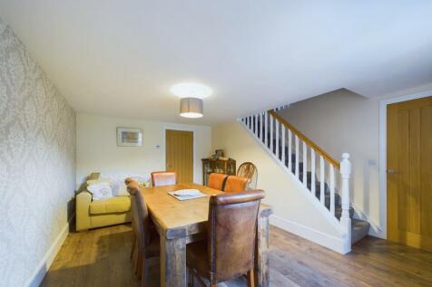 Dining room: