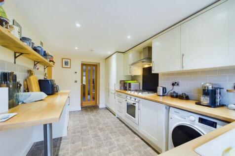 Kitchen:
