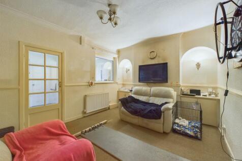 Dining room:
