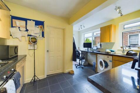 Kitchen: