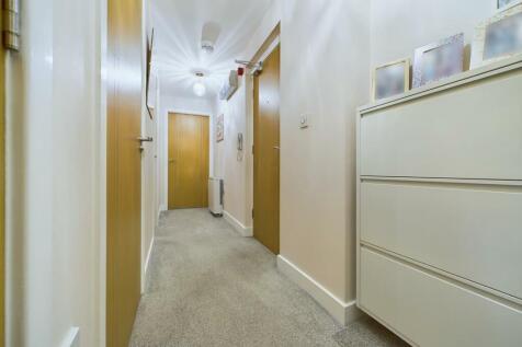 Private entrance:
