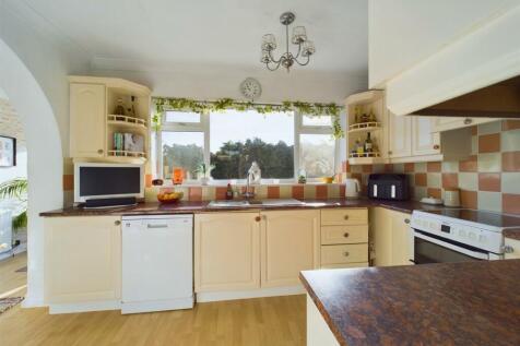 Kitchen: