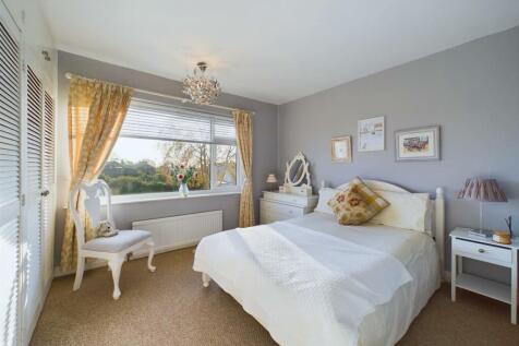 Bedroom: