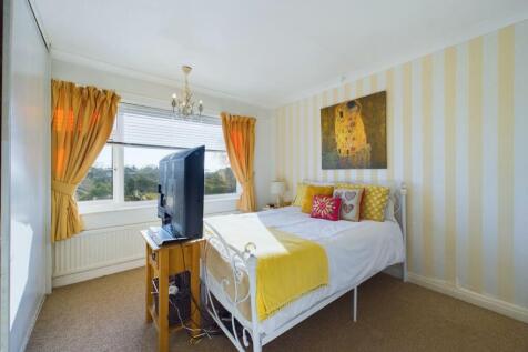 Bedroom:
