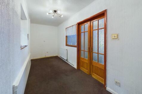 Dining room: