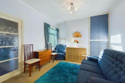 Dining room: