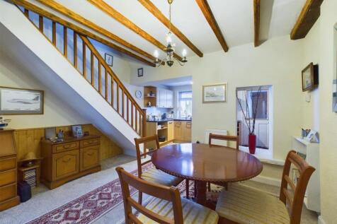 Dining room: