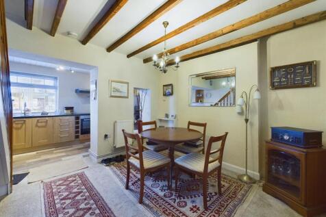 Dining room:
