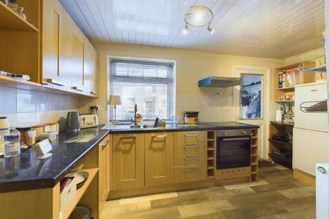 Kitchen: