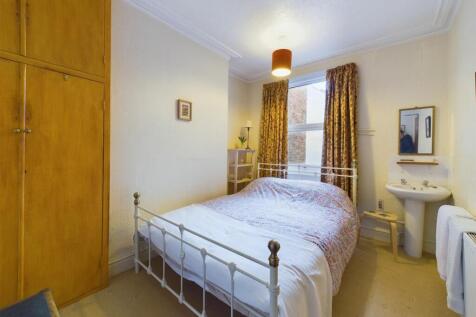 Bedroom: