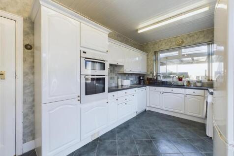 Kitchen: