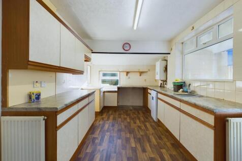 Kitchen: