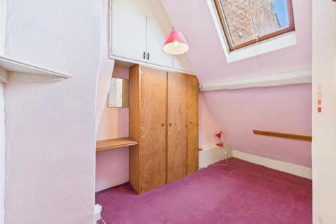 Bedroom: