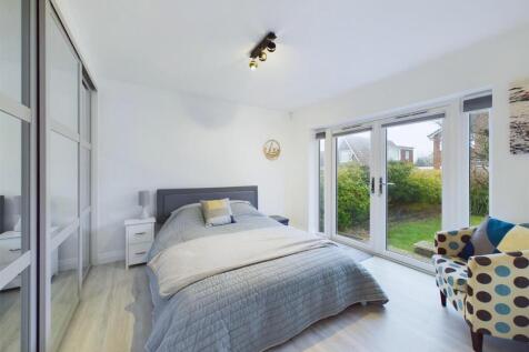 Bedroom: