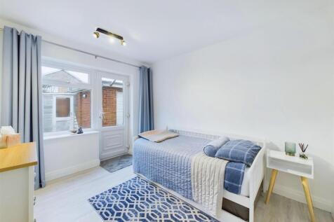 Bedroom: