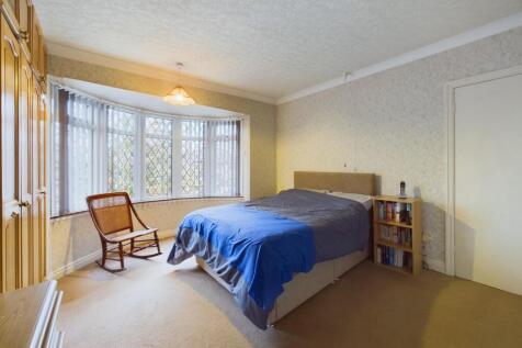 Bedroom: