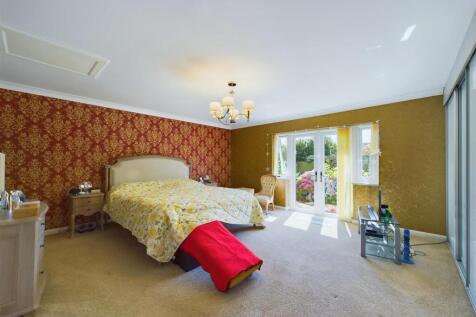 Bedroom: