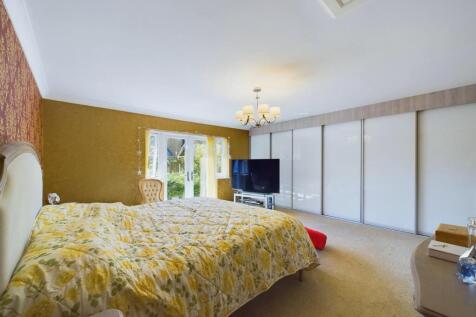 Bedroom: