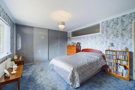 Bedroom: