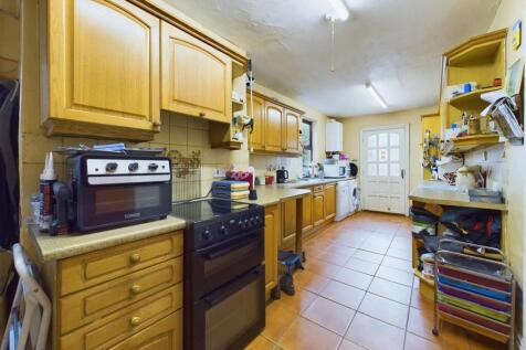 Kitchen: