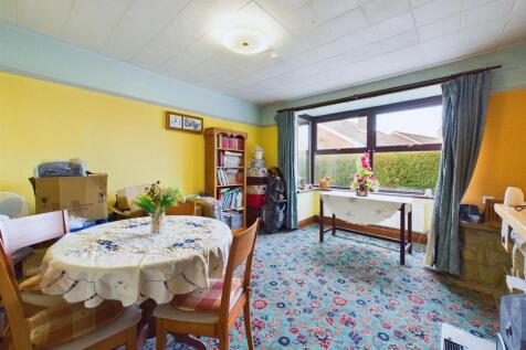 Dining room:
